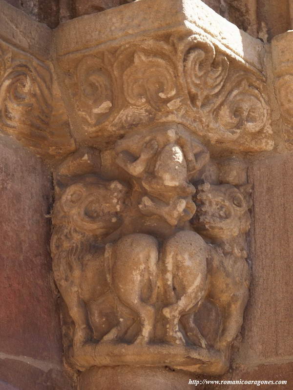 CAPITEL DE LA PORTADA SUR: DANIEL ENTRE LOS LEONES -AMANSADOS-